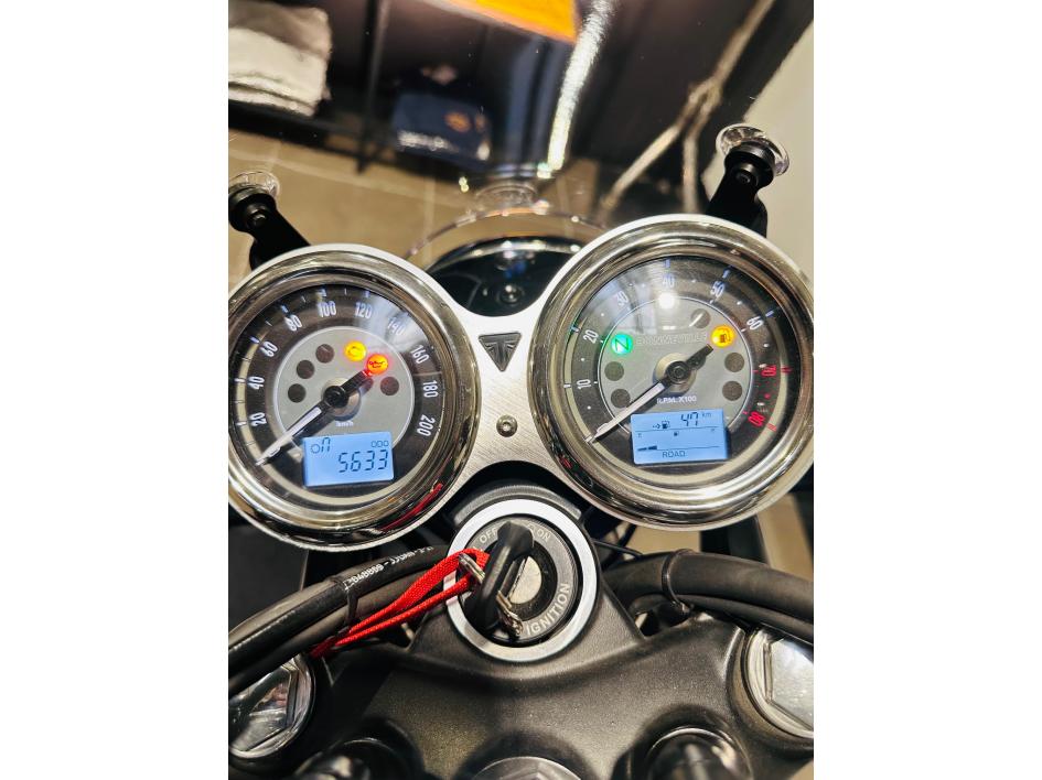 TRIUMPH BONNEVILLE T120