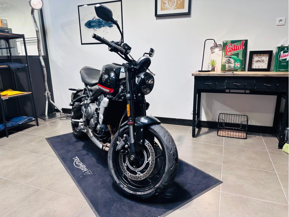 TRIUMPH TRIDENT 660