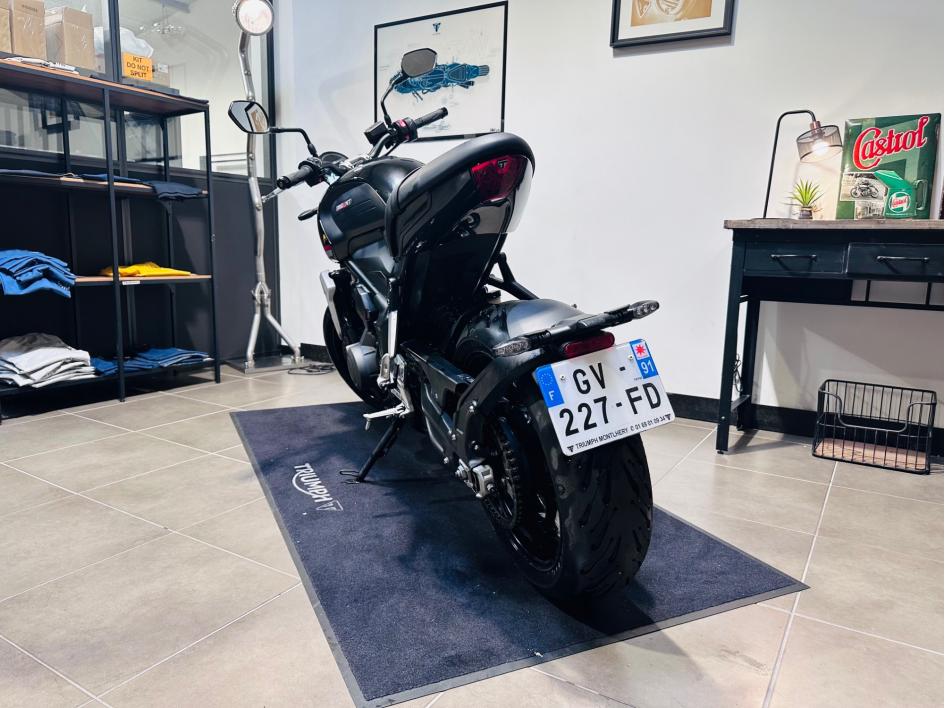 TRIUMPH TRIDENT 660