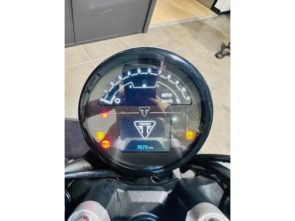 TRIUMPH TRIDENT 660