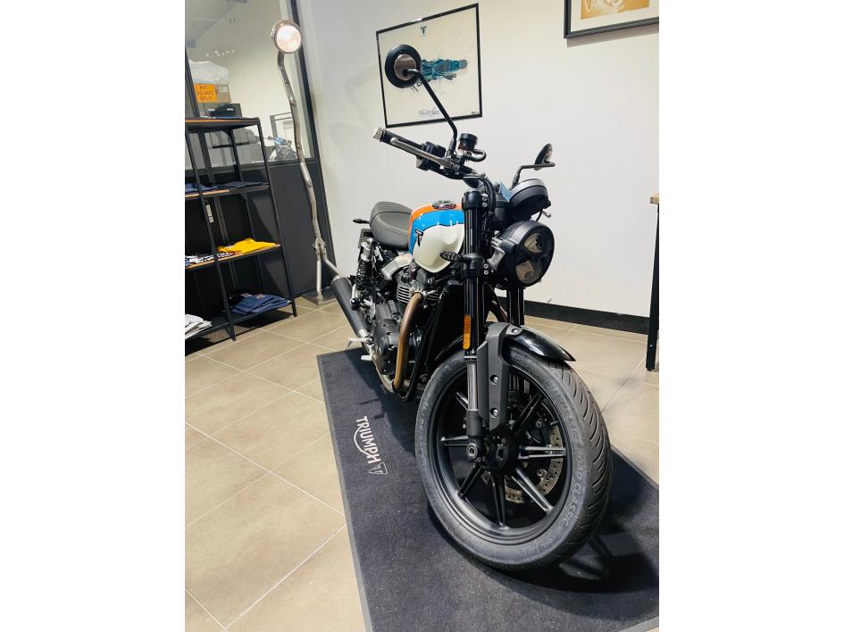 TRIUMPH SPEED TWIN 900