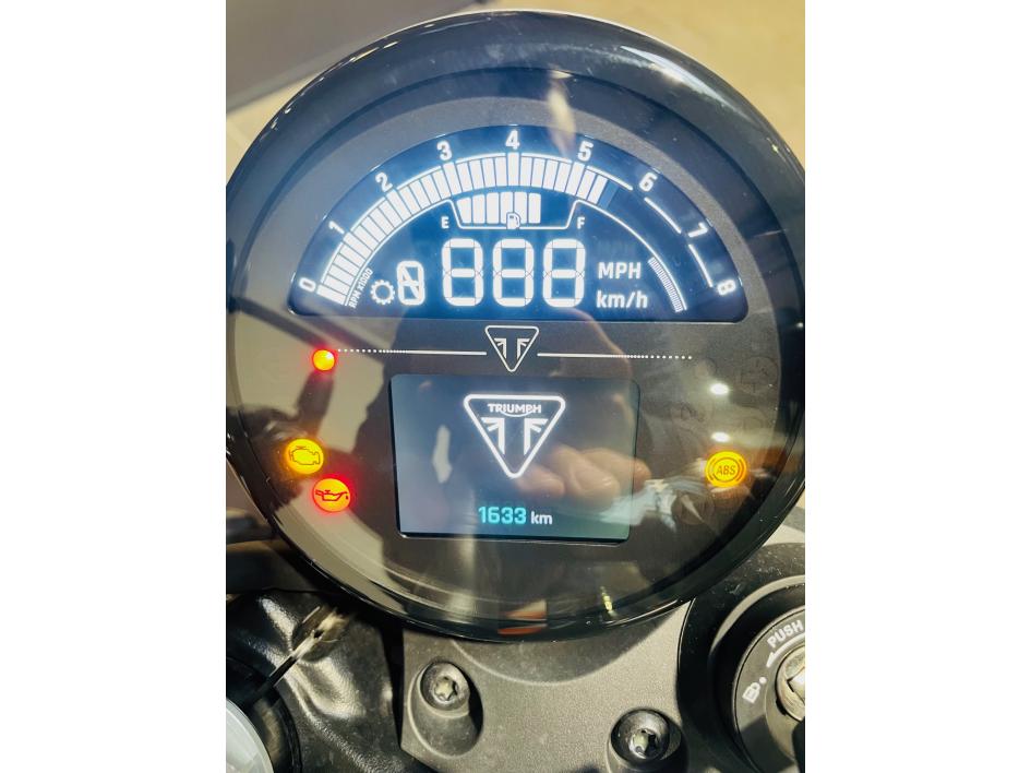 TRIUMPH SPEED TWIN 900