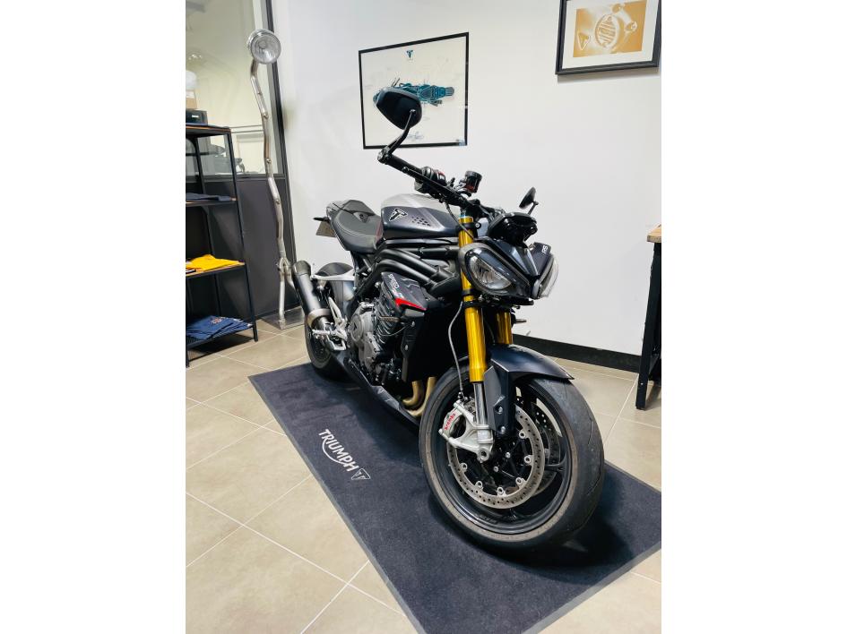 TRIUMPH SPEED TRIPLE 1200 RS